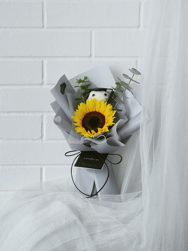 graduation-sunflower-petite-grey-flower-bouquet