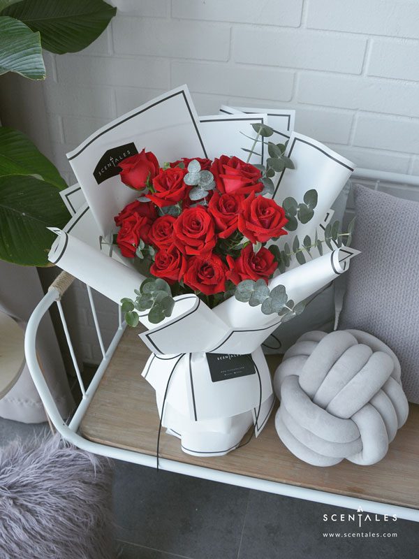 minimalist red rose flower bouquet