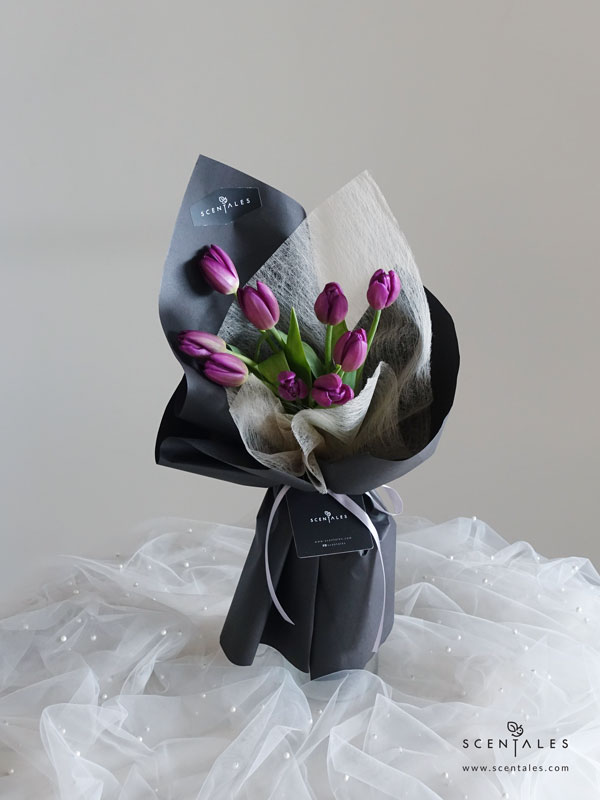 minimalist-tulip-fresh-flower-bouquet-purple-01-600x800 (Pre-order) Minimalist Tulip Flower Bouquet (Black) - Image 1