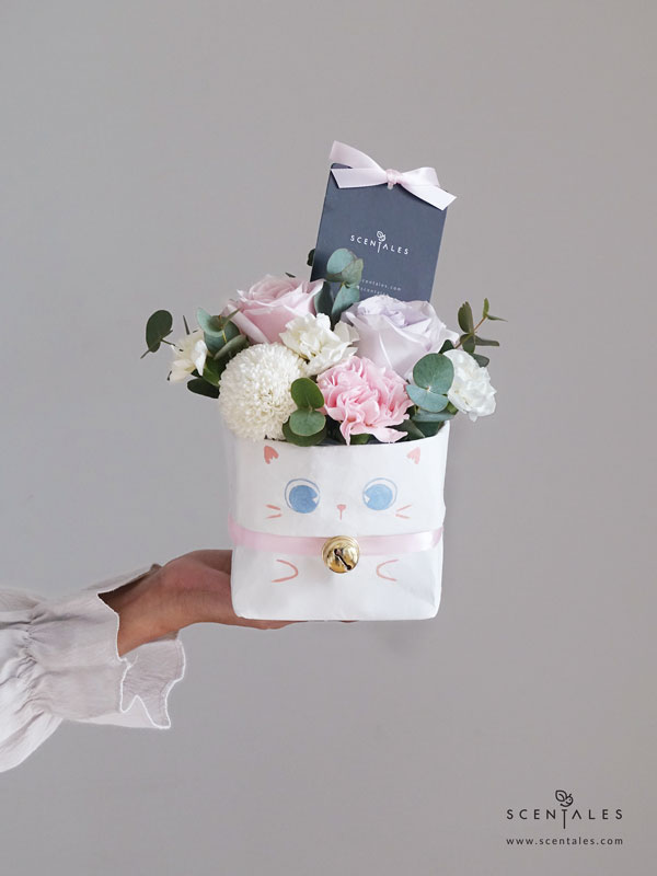 mday2026-chibi-the-persian-cat-fresh-flower-kraft-bag-02-600x800 Chibi the Persian Cat Kraft Bag - Image 2